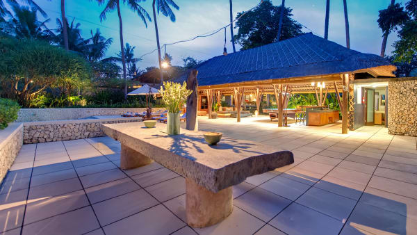Samadhana - alfresco dining at dusk